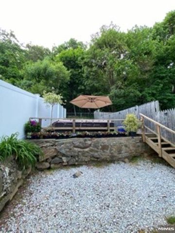 454 Undercliff Avenue, Edgewater, NJ 07020