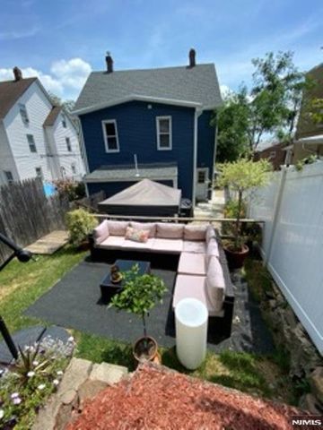 454 Undercliff Avenue, Edgewater, NJ 07020