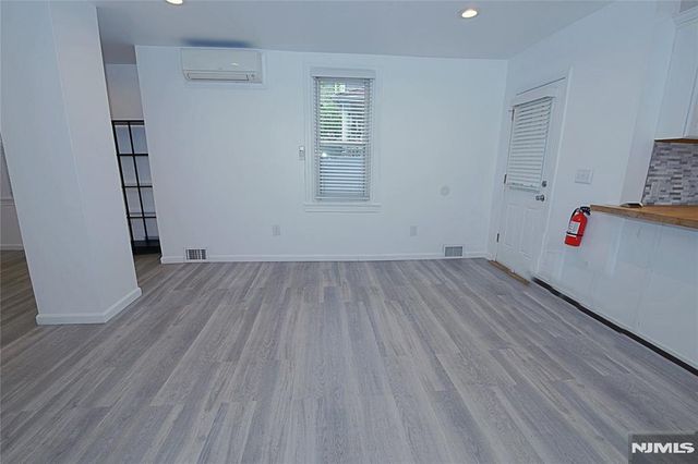 454 Undercliff Avenue, Edgewater, NJ 07020