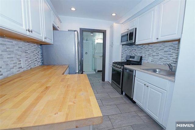 454 Undercliff Avenue, Edgewater, NJ 07020