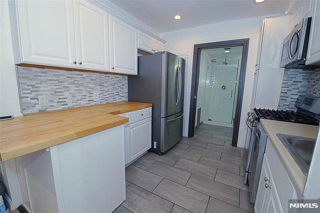 454 Undercliff Avenue, Edgewater, NJ 07020