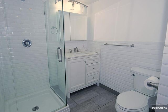 454 Undercliff Avenue, Edgewater, NJ 07020