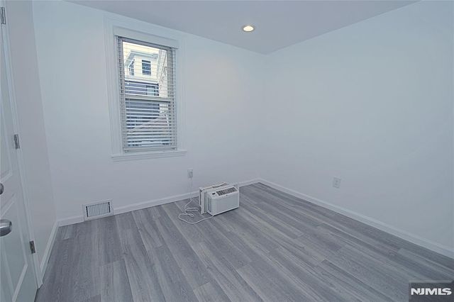 454 Undercliff Avenue, Edgewater, NJ 07020