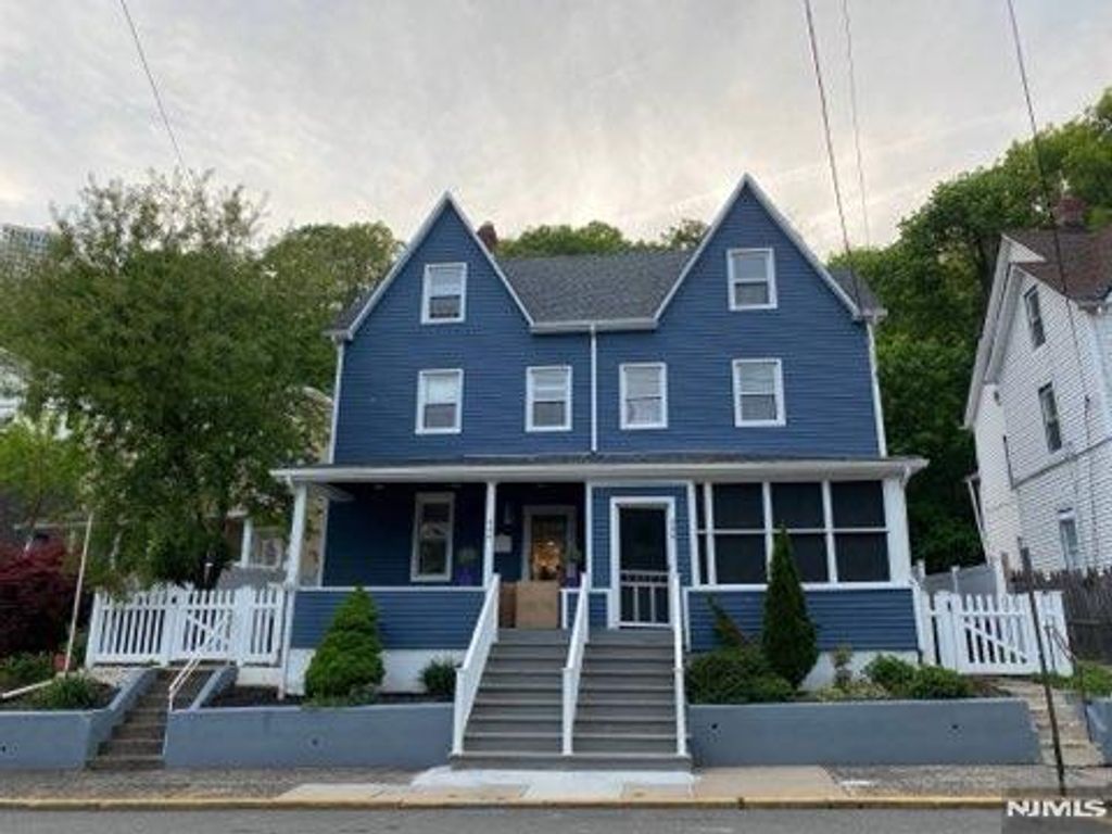 454 Undercliff Avenue, Edgewater, NJ 07020