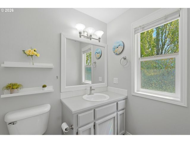 3001 N CENTER St, Newberg, OR 97132