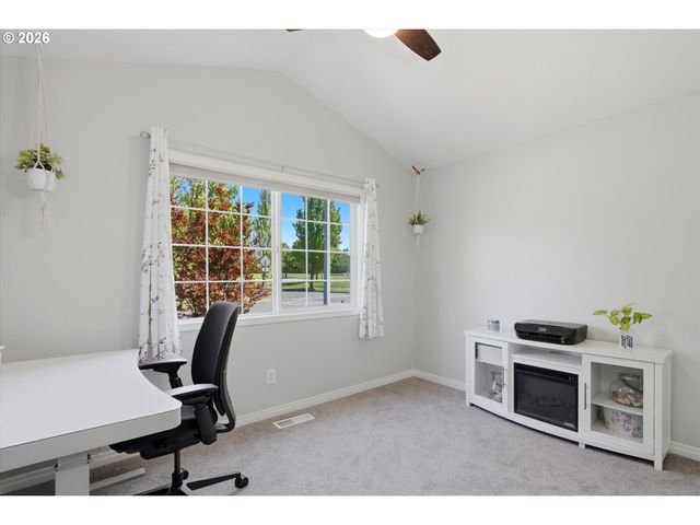3001 N CENTER St, Newberg, OR 97132