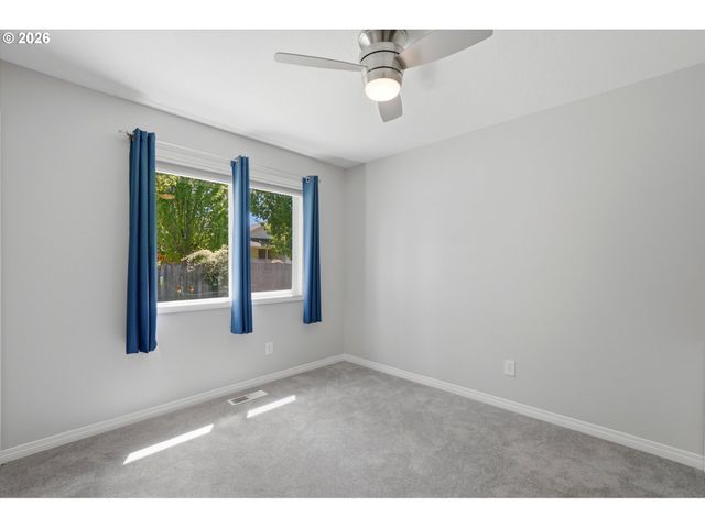 3001 N CENTER St, Newberg, OR 97132