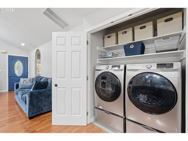 3001 N CENTER St, Newberg, OR 97132