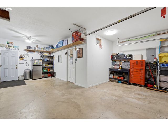 3001 N CENTER St, Newberg, OR 97132