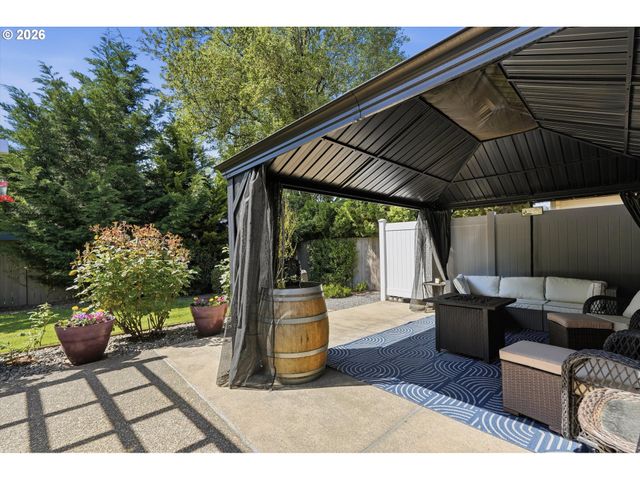 3001 N CENTER St, Newberg, OR 97132