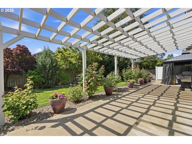 3001 N CENTER St, Newberg, OR 97132