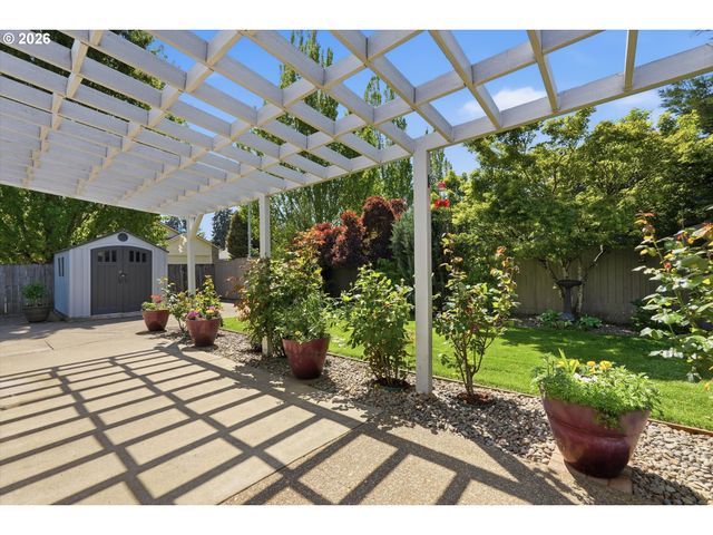 3001 N CENTER St, Newberg, OR 97132