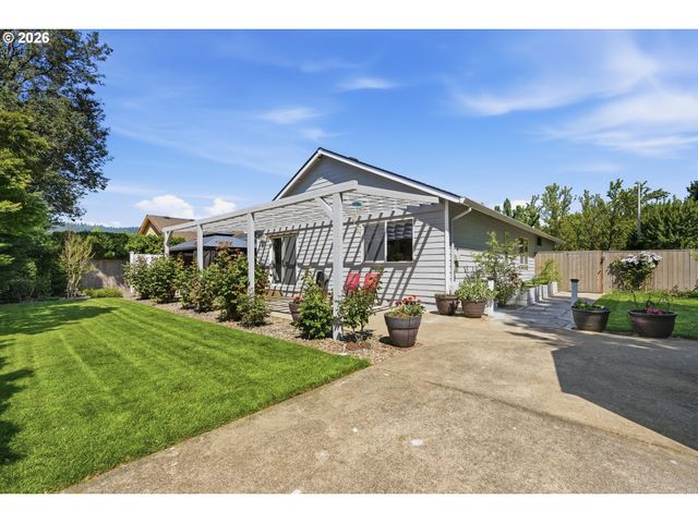 3001 N CENTER St, Newberg, OR 97132