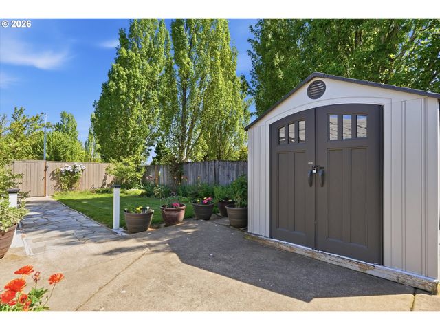 3001 N CENTER St, Newberg, OR 97132