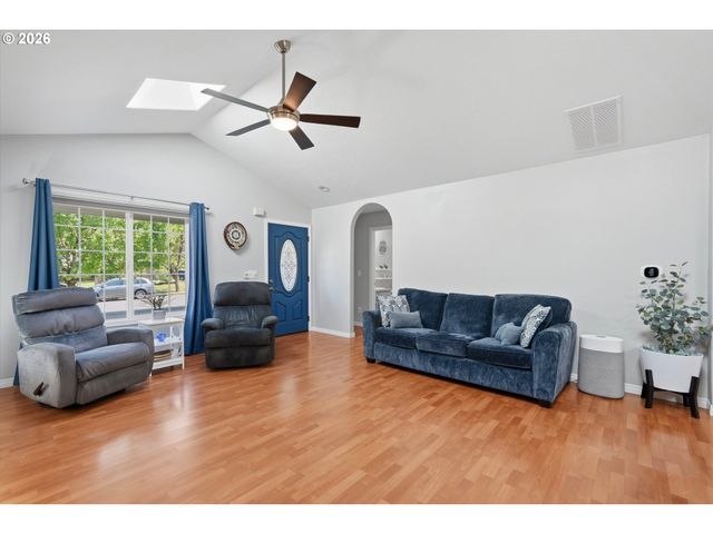 3001 N CENTER St, Newberg, OR 97132