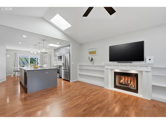 3001 N CENTER St, Newberg, OR 97132