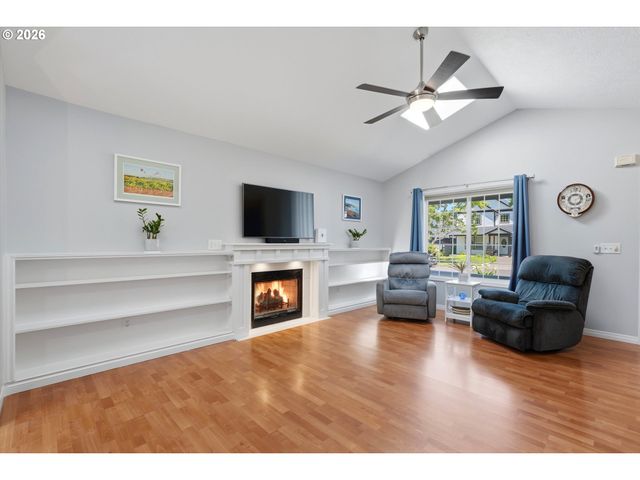 3001 N CENTER St, Newberg, OR 97132