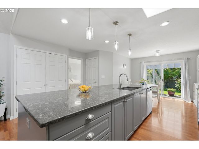 3001 N CENTER St, Newberg, OR 97132
