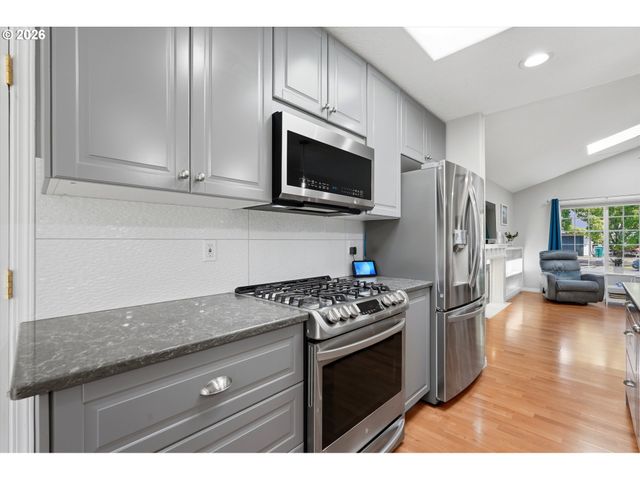3001 N CENTER St, Newberg, OR 97132