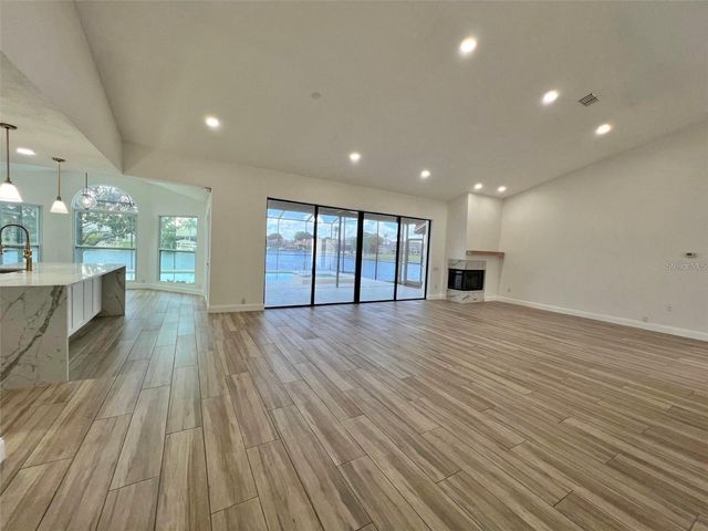4804 LONGWATER WAY N, Tampa, FL 33615