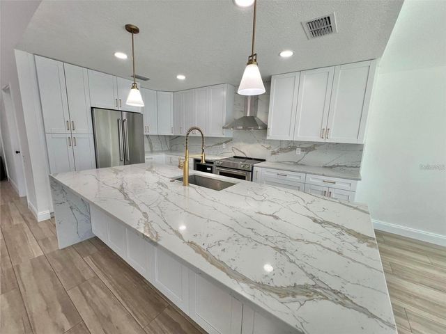 4804 LONGWATER WAY N, Tampa, FL 33615