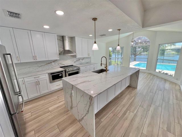 4804 LONGWATER WAY N, Tampa, FL 33615