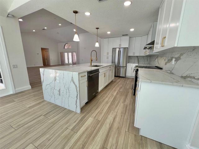 4804 LONGWATER WAY N, Tampa, FL 33615