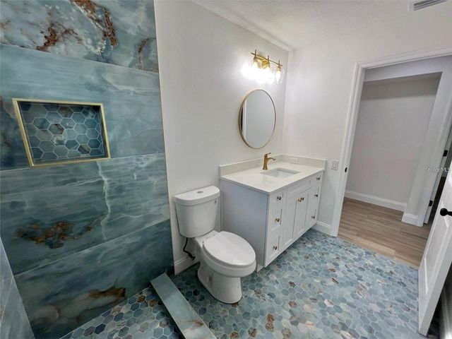 4804 LONGWATER WAY N, Tampa, FL 33615