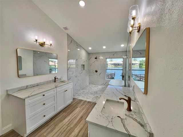4804 LONGWATER WAY N, Tampa, FL 33615