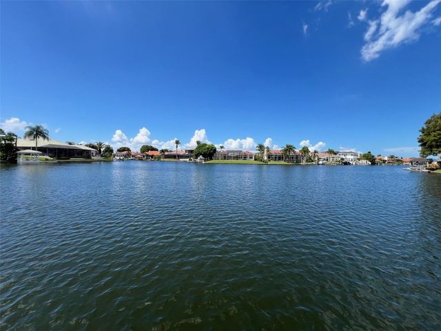 4804 LONGWATER WAY N, Tampa, FL 33615