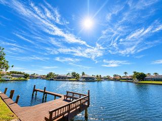 4804 LONGWATER WAY N, Tampa, FL 33615