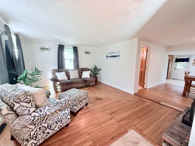 975 S Main St, Bellingham, MA 02019