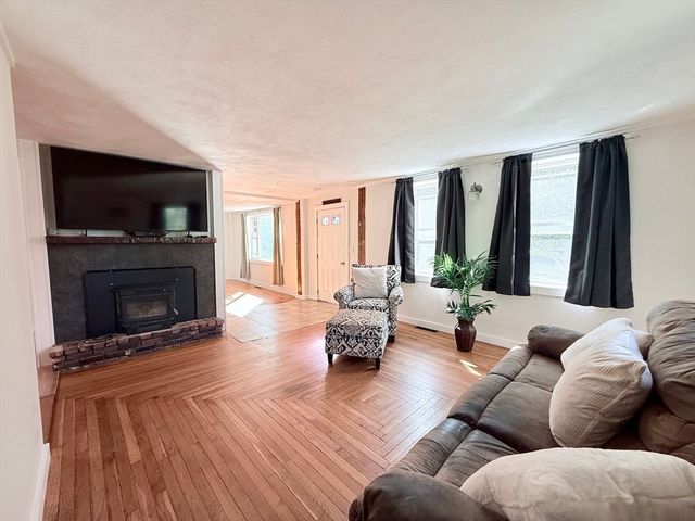 975 S Main St, Bellingham, MA 02019
