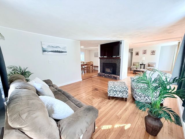 975 S Main St, Bellingham, MA 02019