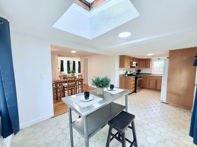 975 S Main St, Bellingham, MA 02019