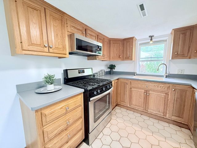 975 S Main St, Bellingham, MA 02019