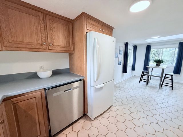 975 S Main St, Bellingham, MA 02019