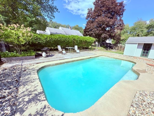 975 S Main St, Bellingham, MA 02019