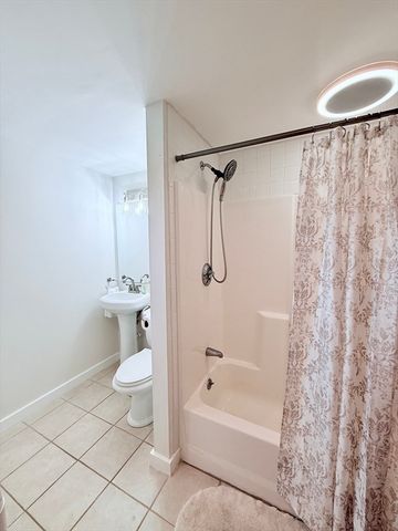 975 S Main St, Bellingham, MA 02019