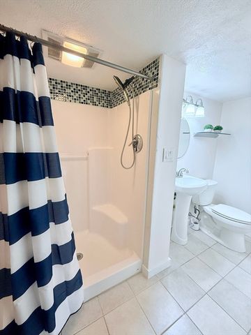975 S Main St, Bellingham, MA 02019