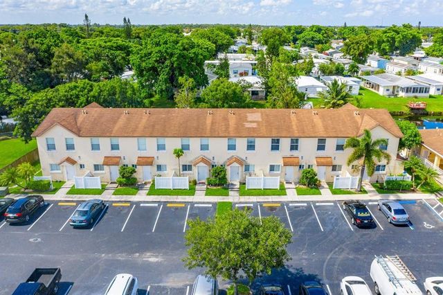 6631 NW Winfield Boulevard 2-6, Pompano Beach, FL 33063