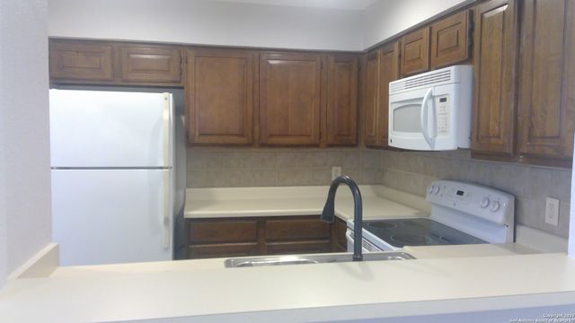 7738 Chambers Rd Apt 608, San Antonio, TX 78229