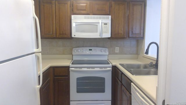 7738 Chambers Rd Apt 608, San Antonio, TX 78229