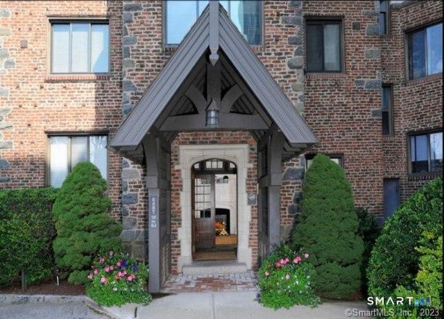 47 Lafayette Place 2G, Greenwich, CT 06830