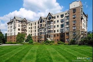 47 Lafayette Place 2G, Greenwich, CT 06830