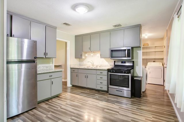 1201 S 10th St, Leesville, LA 71446