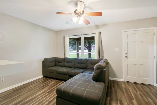 1201 S 10th St, Leesville, LA 71446