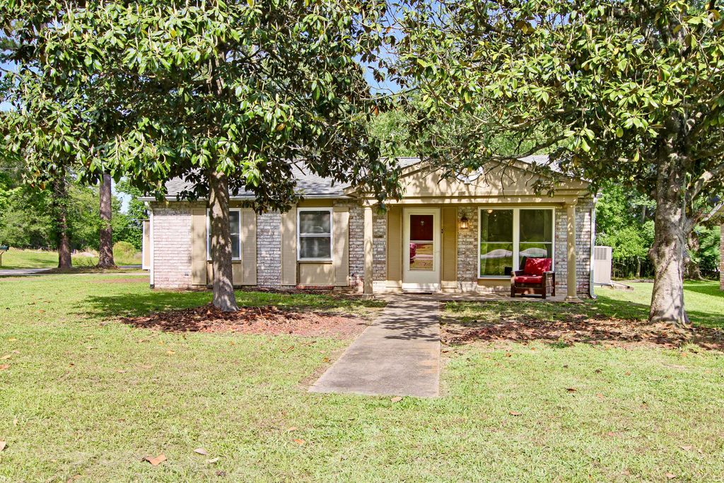 1201 S 10th St, Leesville, LA 71446