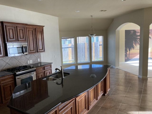 4510 Blakes Ridge, Fresno, TX 77545
