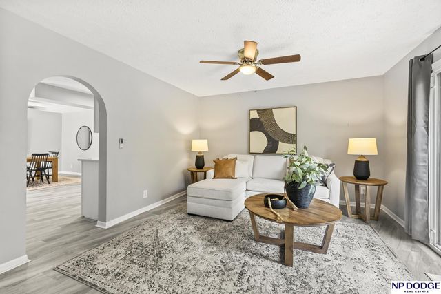 10914 Saratoga Plaza, Omaha, NE 68164